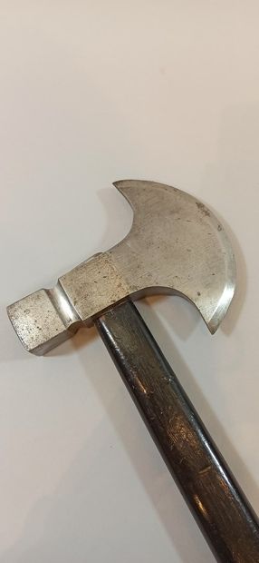 null 19th century military axe, iron with hammer.

Length: 42 cm