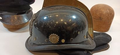 null LOT including:

- German fireman's helmet, city of NASSAU

- Resin firefighter's...