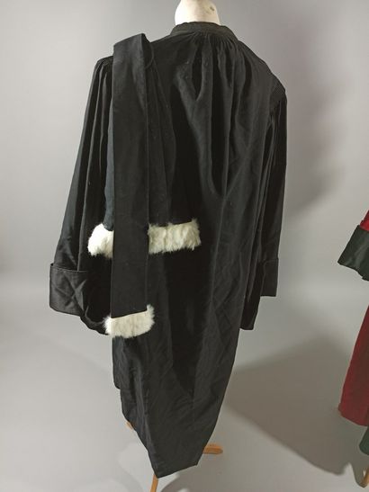null Uniform of the judiciary comprising: 1 red dress, 1 black dress and 3 toques.

Missing...