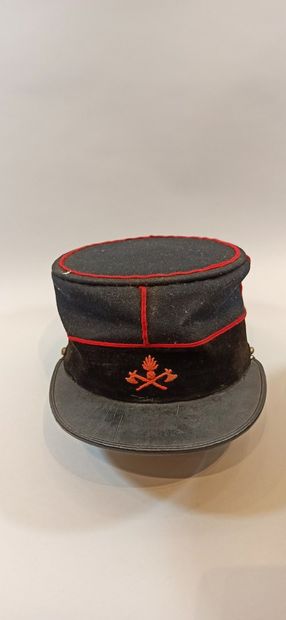 null LOT including:

- Sapper's kepi year 1950

- Sapper's kepi around 1900

- German...