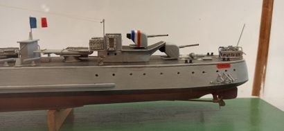 null Maquette en bois peint du torpilleur Typhon de la Marine Nationale, lancé en...