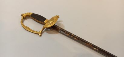null Uniform sword.

Gilded and chiselled bronze hilt with 1 branch, squared wooden...