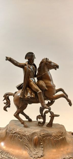 null "Napoleon on horseback" 

large desk inkwell with brown patina. 

31 x43 cm....