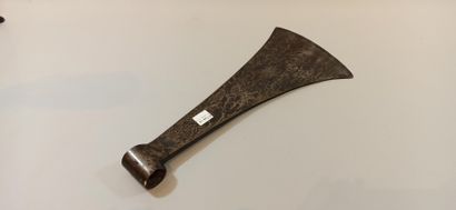  Winegrower's axe iron with TB monogram. 
Length: 50 cm