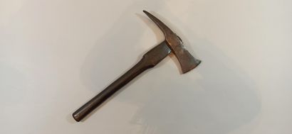English regulation axe.

Length: 38 cm