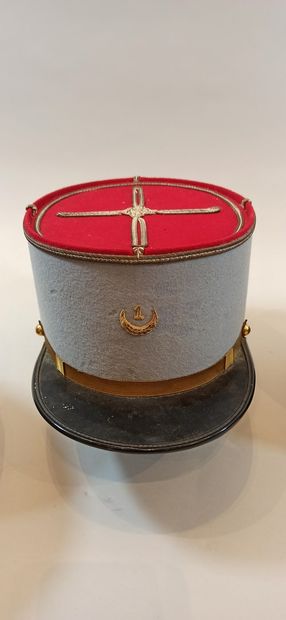 null Lot of 4 French kepi: 1 of Saharan troops' midshipman, 2 of warrant officer...