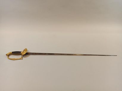 null Uniform sword.

Gilded and chiselled bronze hilt with 1 branch, squared wooden...