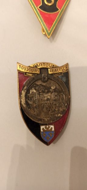 null Quatre insignes régimentaires " Génie " :

5e régiment Drago Paris, homologation...
