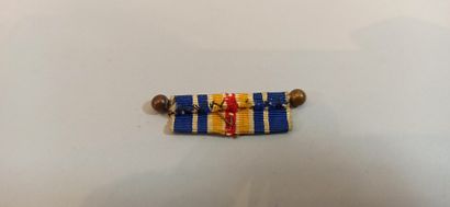 null Ensemble de deux médailles :

- Insigne de chevalier de la Légion d'Honneur,...