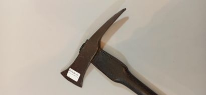  English regulation axe. 
Length: 38 cm
