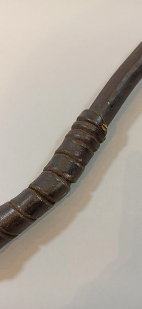  Batch: 
- English truncheon in wood and leather, 
Length: 39 cm 
- Club formed by...
