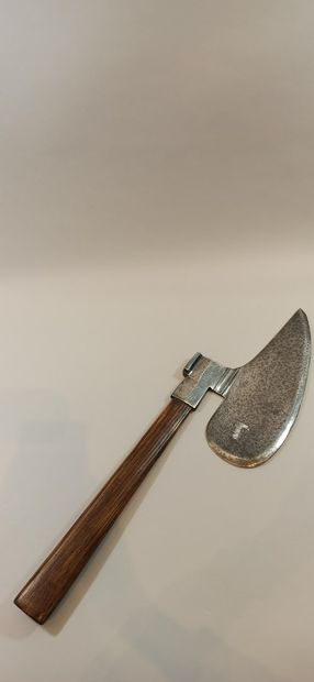null Dolorous axe from the 19th century.

Length: 68 cm