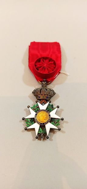 null Croix d'officier de la Légion d'Honneur.

Vermeil. Ruban conforme.

Epoque Second...