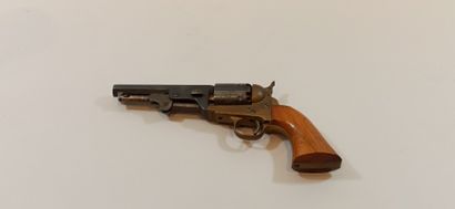 null Révolver à poudre noire CAL 38 Modèle Colt NAVY 1851. 

Carcasse bronze et barillet...