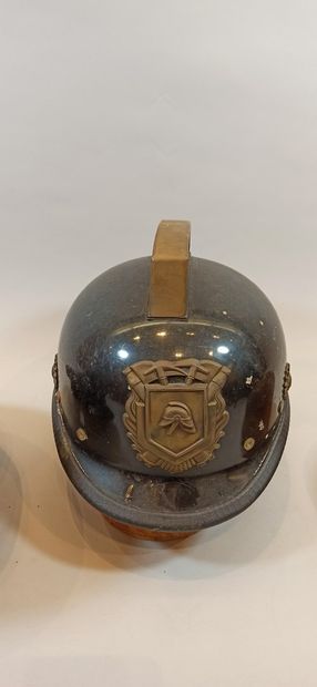 null LOT including:

- German fireman's helmet, city of NASSAU

- Resin firefighter's...