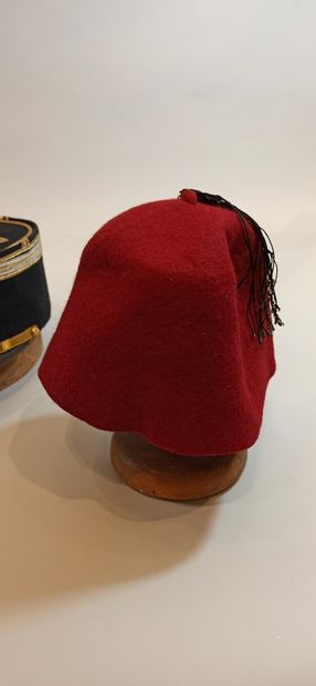 null Lot of 6 French kepi of artillery, gendarmerie or infantry officers from the...