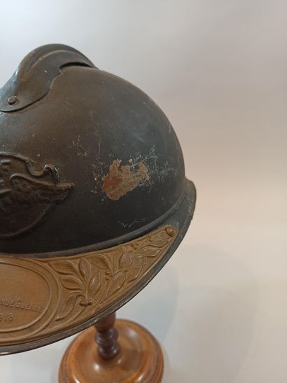 null Insigne de pilote

Bronze

N°13542



On y joint un casque ADRIAN Modèle 1915,...