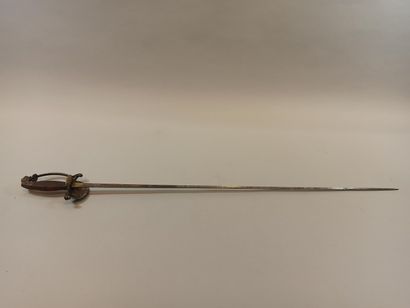 null Uniform sword.

Bronze guard with 1 branch, fuse with squared plate, keyboard...