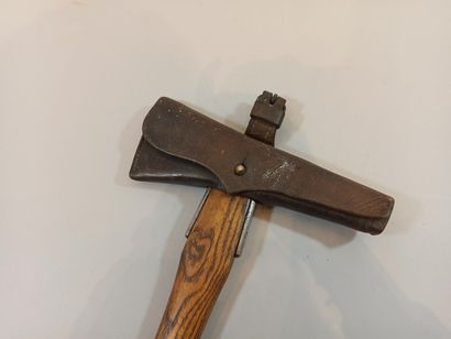  Swiss regulation axe with its leather.
