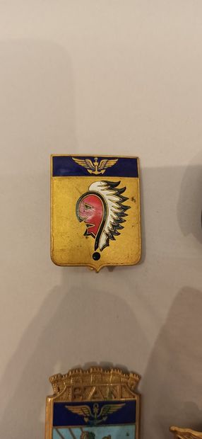 null Six regimental badges:



Aspretto Aero Naval Base

Brass base, cloisonné enamels,...