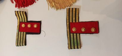 null Set of 2 pairs of epaulettes, 4 mismatched epaulettes, 3 clovers, 1 fodder in...