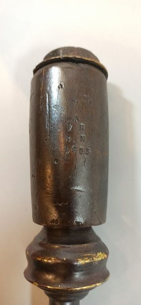  Batch: 
- 1856 Victorian English baton. 
Length: 30 cm 
- Pumped baton, bamboo handle....