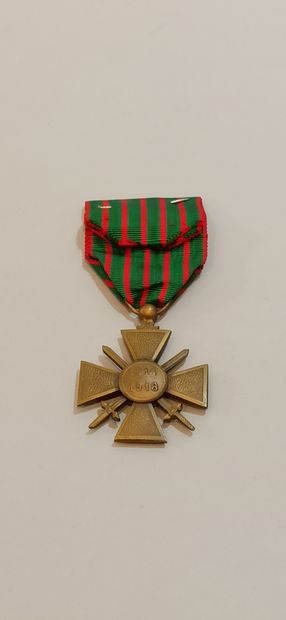 null Croix de guerre 1914-1918 in bronze, with its ribbon and double citations to...