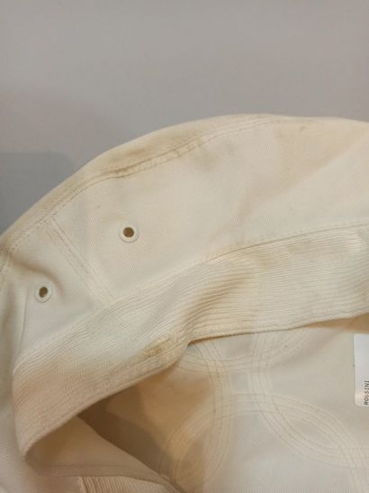 null Lot de trois coiffures américaines et une anglaise : Une casquette d’officier...