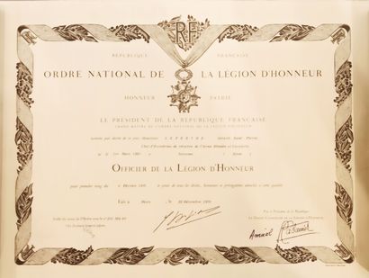 null Lot de 4 diplômes dont 1 de l'Ordre de l'Etoile Noire (encadré), 2 de Chevalier...