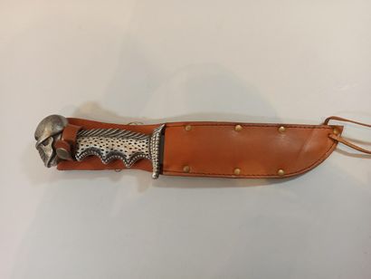 null Kabar style skull and crossbones dagger with scabbard