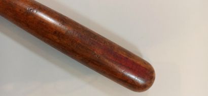  Batch: 
- Wooden English baton, 
Length: 31 cm 
- Rubber baton, 
Length: 20 cm