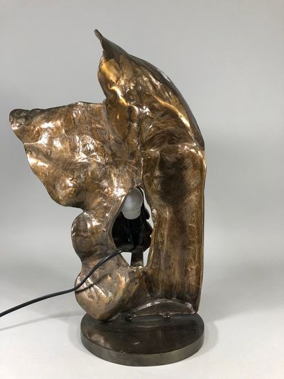 null LOHE Yves, born in 1947

Two faces, 

illuminating bronze sculpture with gold...