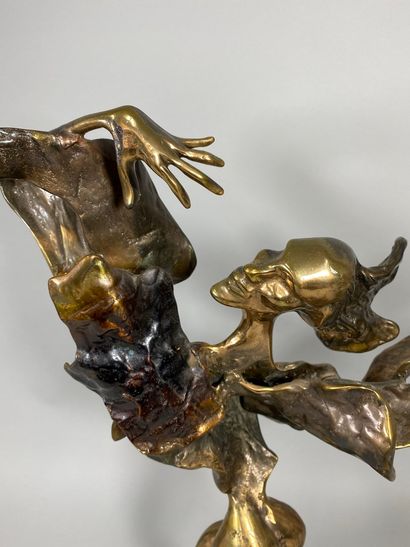 null LOHE Yves, born in 1947

Dancer

bronze with a nuanced golden patina, on the...