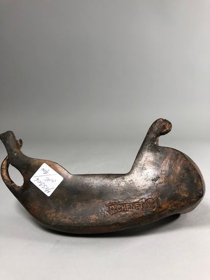 null CHENET Pierre, 20th century

Lying cat

bronze with shaded reddish brown patina,...