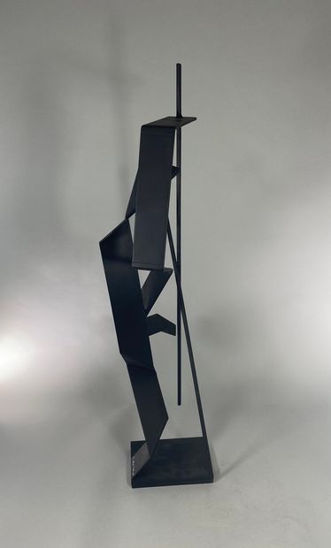 null MALTIER Dominique, born in 1954

No black title

sculpture in cut and welded...