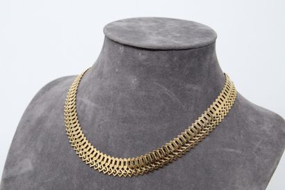 null Necklace in 18k (750) yellow gold with openworked mesh of diamond motifs.

Master...