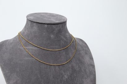 null Set of two 18k (750) yellow gold chains.

Length: 43 cm. - Gross weight : 10.44...