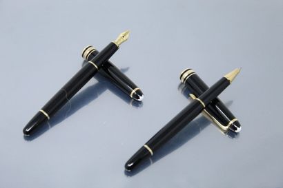 null MONTBLANC 

Lot comprising : 

- a black lacquer ballpoint pen signed MONTBLANC...
