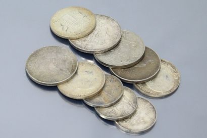 Lot de pièces en argent françaises et étrangères....