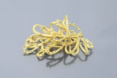 null 18k (750) yellow gold brooch stylizing interlaced gold cords. 

Weight: 32.71...