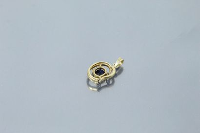 null 14k (585) yellow gold pendant with an oval sapphire and two small diamonds....