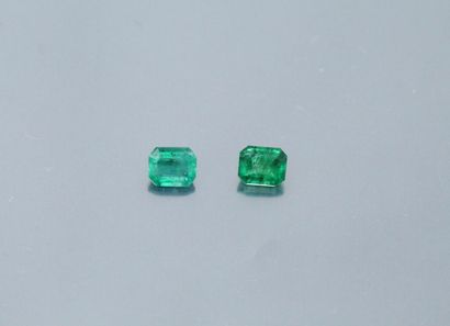 null Set of two rectangular emeralds with cut sides on paper. 

Weight: approx. 2.70...