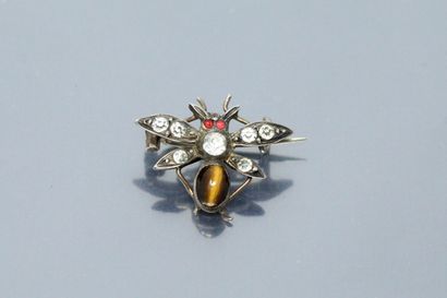 null Brooch depicting a fly, silver setting decorated with a tiger's eye quartz and...