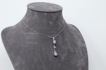 null Silver pendant and its chain, the pendant is decorated with two cabochon aquamarines...