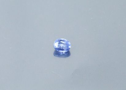  Oval sapphire on paper. 
Unheated Ceylon. 
Weight: approx. 2.95 cts.