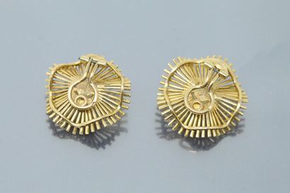  Pair of 18k (750) yellow gold ear clips decorated with cultured pearls in an entourage...