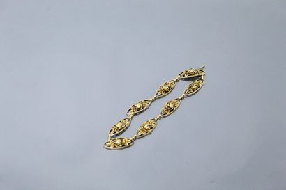 Bracelet en or jaune 18k (750) à maille navette...