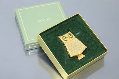 null Scented owl brooch in gilded metal, signed Avon. In its original box.



Ht....