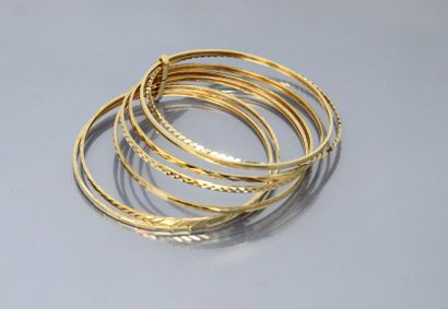 null 18k (750) yellow gold week book. 

Weight: 36.88 g.