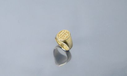 null Yellow gold signet ring 18k (750), numbered LB and engraved 1913.



Finger...